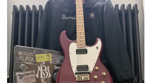 BERNIE MARSDEN SIGNED ROLAND G-202 GUITAR, WHITESNAKE JACKET & BOOK BUNDLE AUCTION
